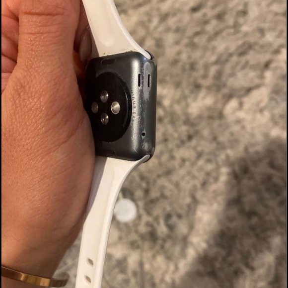 Series 1 Apple Watch 38mm and charger - Picture 4 of 7